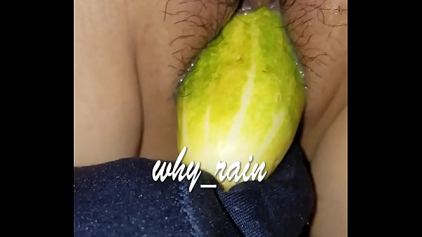 Phim sex cho lồn vợ dâm ăn dưa chuột