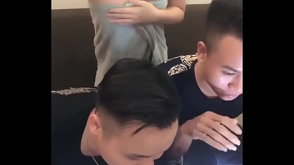 Phim sex hot girl đang live cùng hai thằng bạn khoe hàng