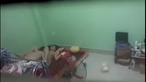 Quay lén em sinh viên phòng bên cứ rên suốt ngày