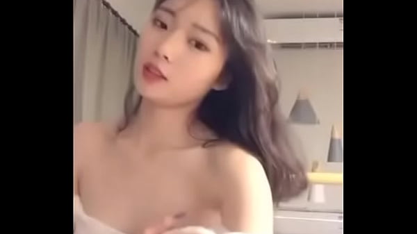 Quỳnh Trang xinh đẹp khoe hàng ngon