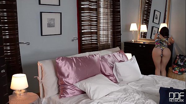 Hai em hàng xóm nứng lồn địt cực đã