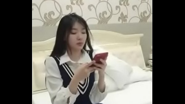 Em học sinh mới lớn gọi người yêu đến nhà nghỉ