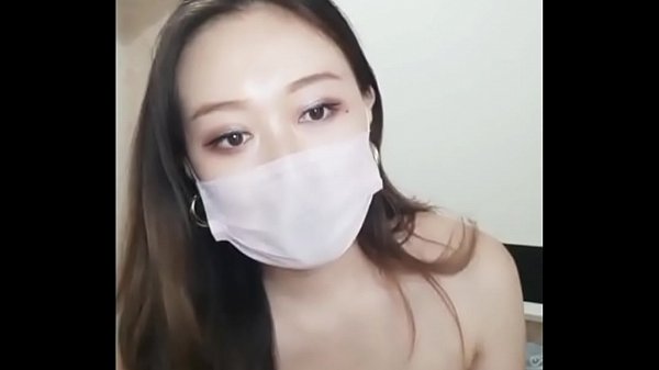 Gái xinh show hàng kiếm khách