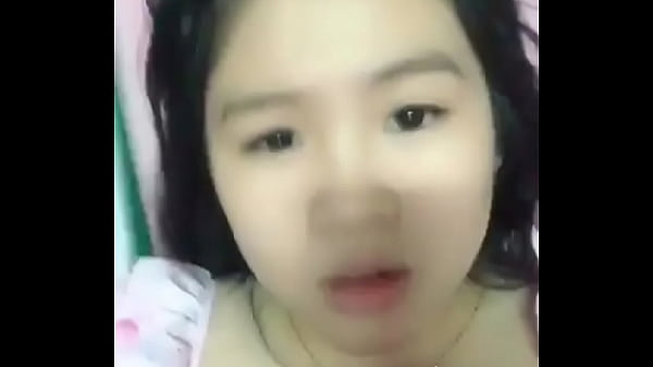 Em học sinh mới lớn show cam vú đẹp