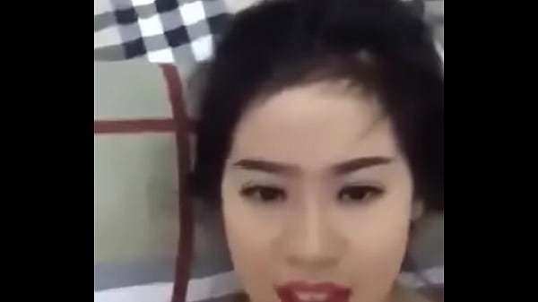 Gái xinh cùng bạn trai tự quay lộ clip
