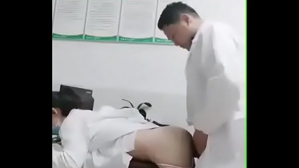 Quay lén bác sĩ và cô y tá mây mưa trong phòng khám