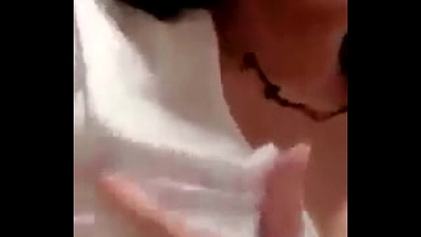 Nhân viên điện máy xanh móc lồn thủ dâm trong nhà vệ sinh siêu dâm