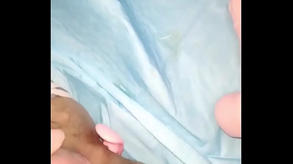 Em gái xinh đẹp cùng món đồ chơi tình dục yêu thích