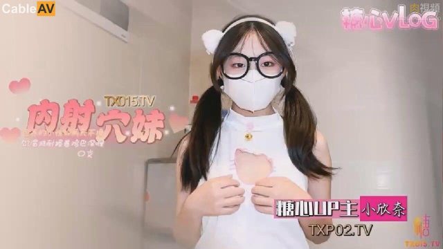 Gái mới lớn khoe vếu hồng cực xinh