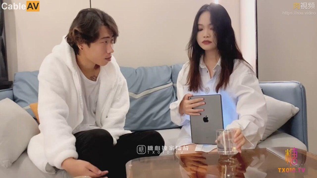Đi khách sạn cùng cô em gái mới lớn cực thích