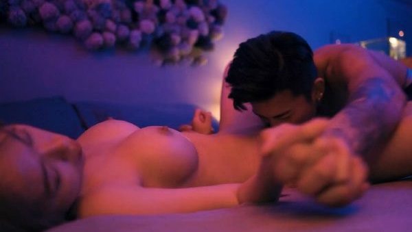 Tình một đêm cùng em sinh viên ngực khủng bú lồn cực ngon